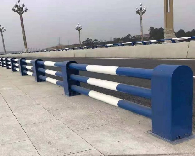 桥梁防撞护栏